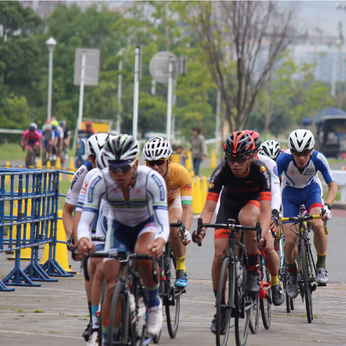 学生時代から続けている自転車競技。今も数々のロードレースや耐久イベントに参加しています。昨年夏にはフランスで開催されたパリブレストパリという耐久イベントで、1200kmを88時間かけて無事完走しました。